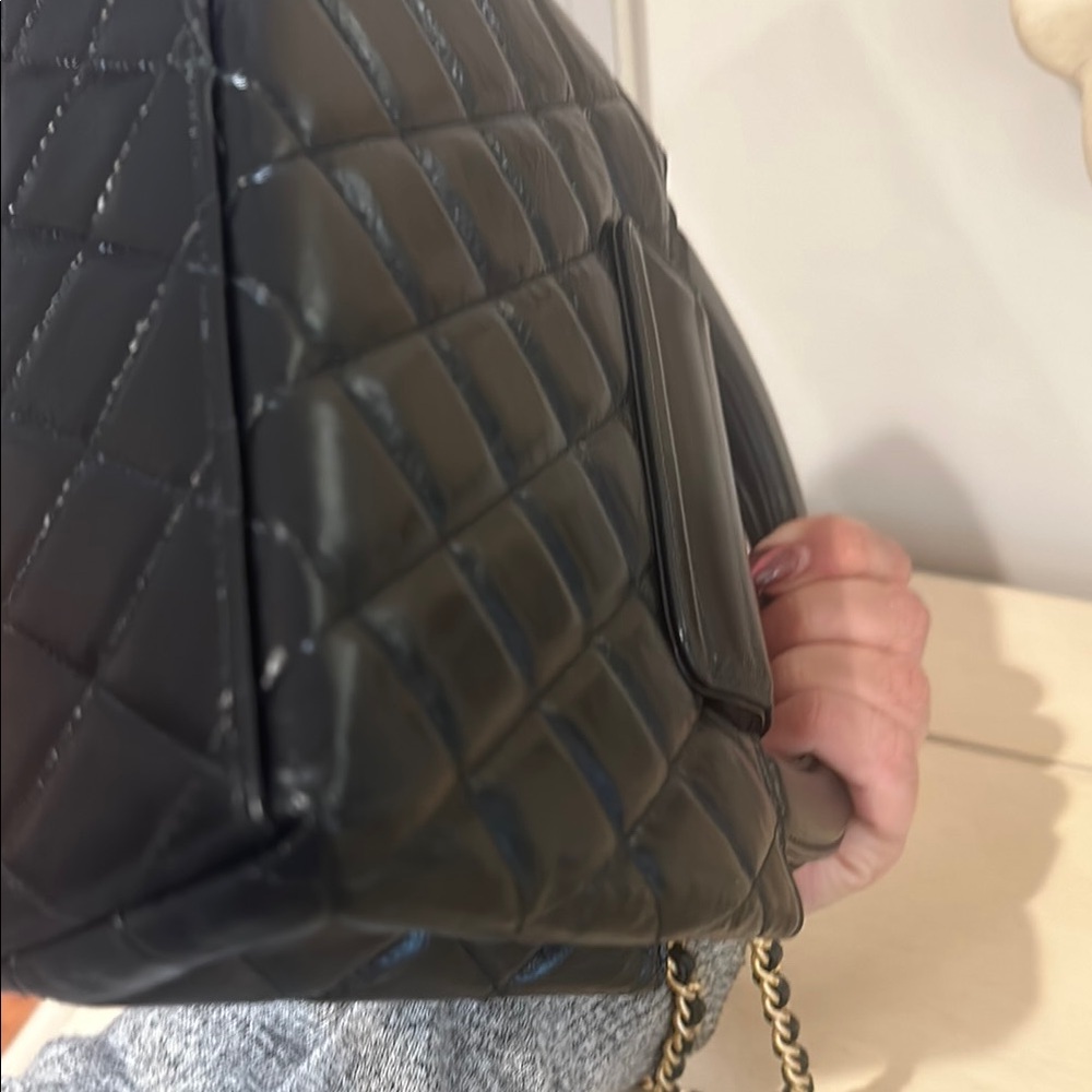 Chanel Black Quilted Handbag - Picture 10 of 16